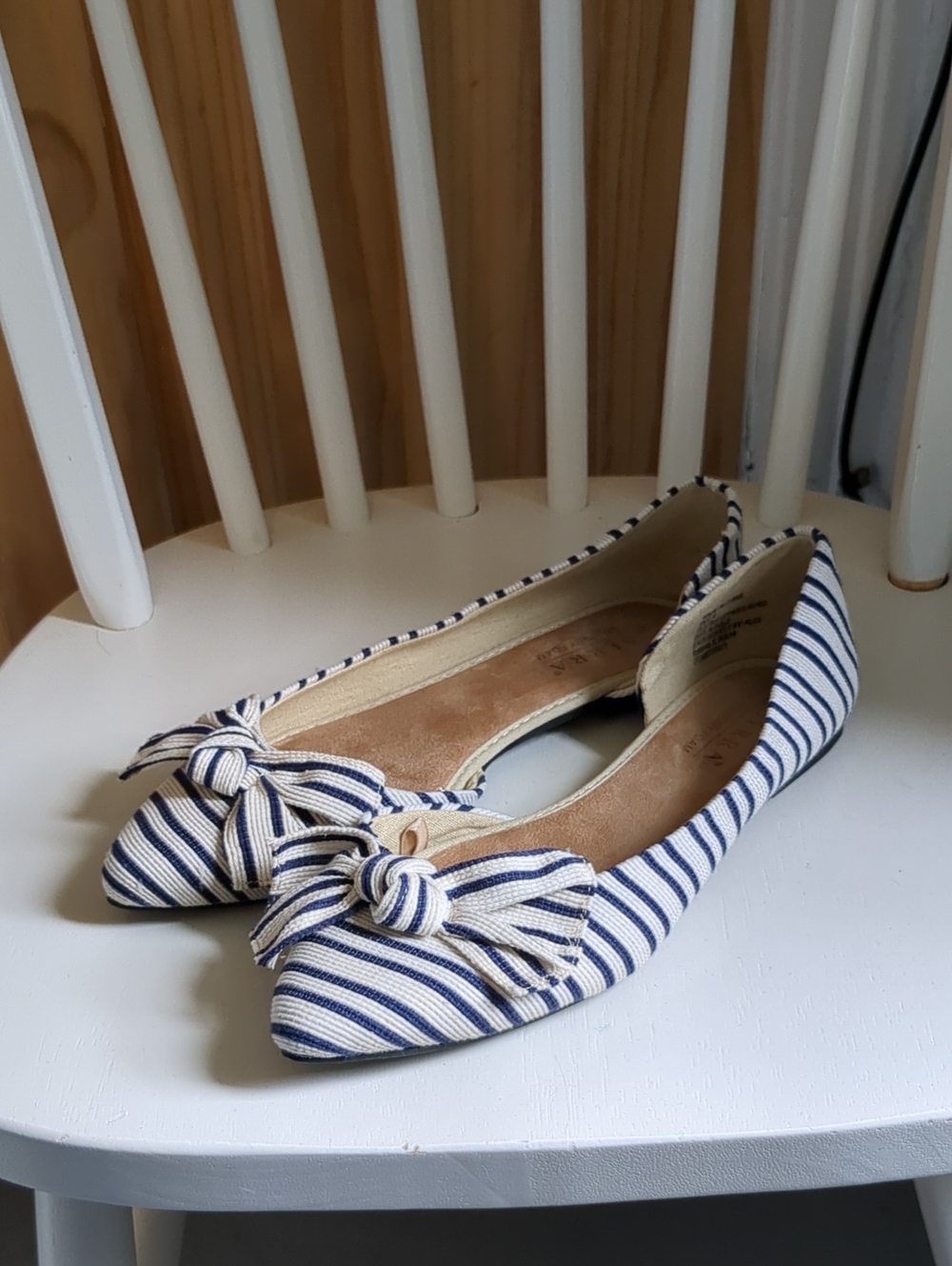 Serra Striped Navy & Cream Pointed Toe Bow Flats. Size 9.